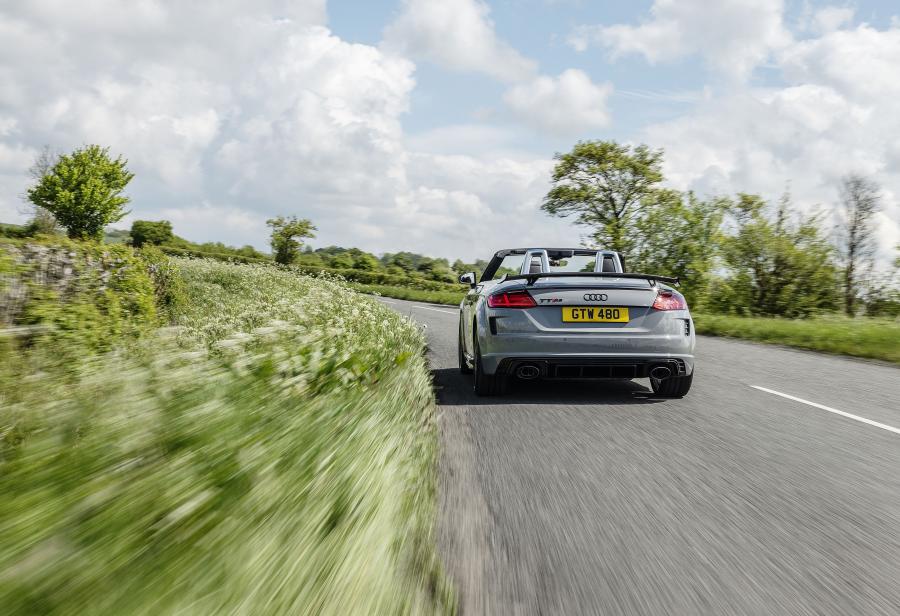  Audi TT RS Roadster (8S) 2019 года  (UK) (фото 21 из 36)